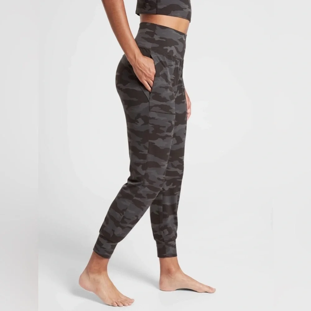 Athleta Salutation Camo Joggers Black & Gray Women’s Size XS - Picture 3 of 14